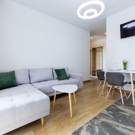 Nyvky Like Home - Nyvky Park - Apt 45 Kyiv Exterior photo
